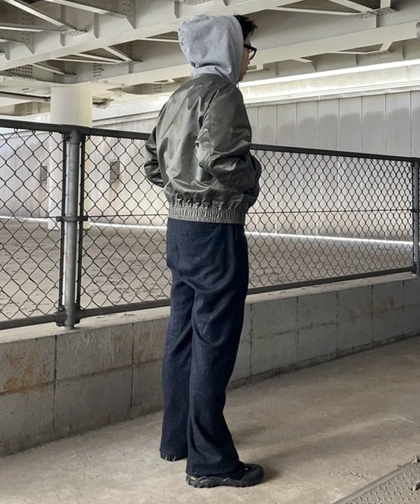 槙山 賢斗さんの「BEAMS WOMEN｜フェイクレイヤード フライトジャケット【ワイドショートフィット】」を使ったコーディネート