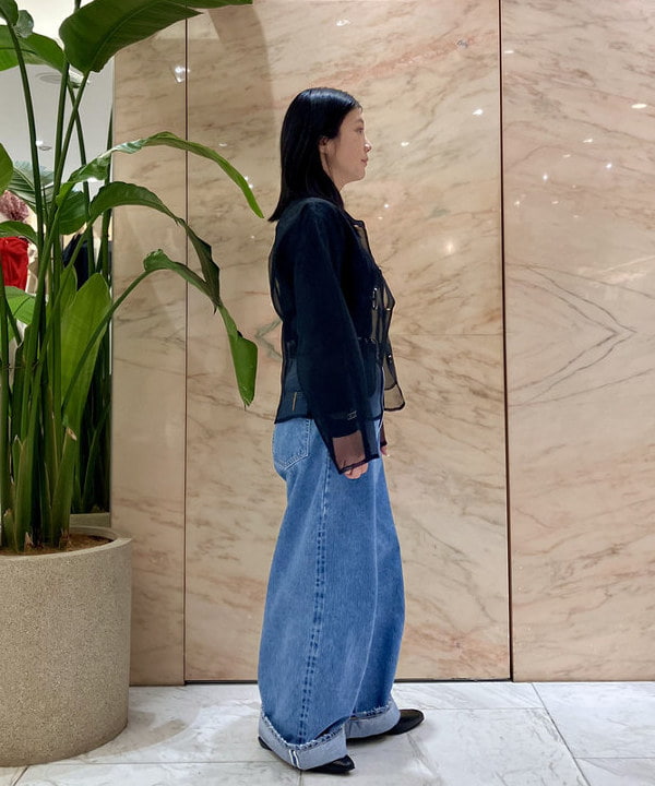 小笠原 楓さんの「BEAMS WOMEN｜BAUM UND PFERDGARTEN / ファンシー オーガンジー シャツ」を使ったコーディネート