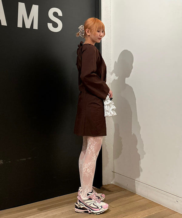 佐藤 亜美さんの「BEAMS WOMEN｜GHOSPELL / Lucinda Mini Dress」を使ったコーディネート