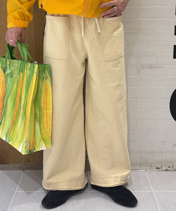 マツミヤさんの「BEAMS WOMEN｜Esschert Design / Shopping bag vegetables ベジタブル バッグ」を使ったコーディネート