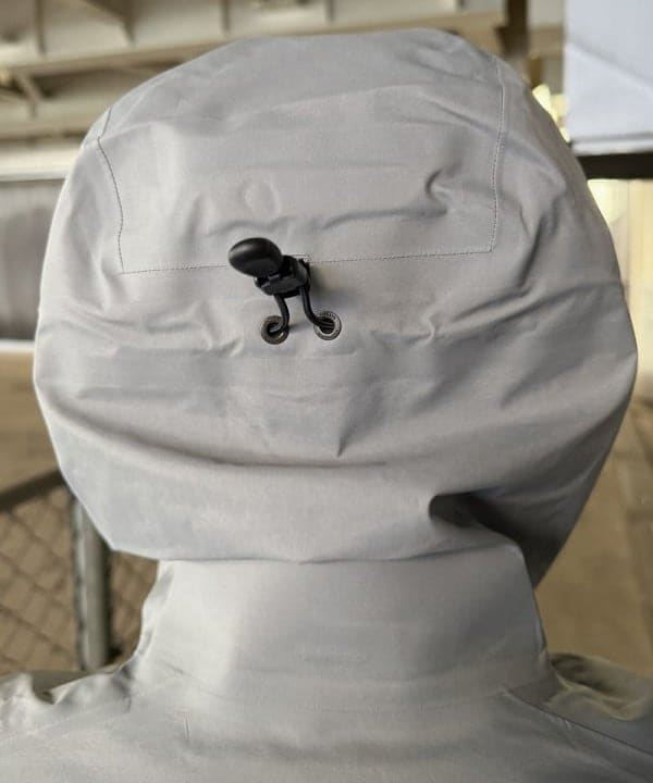 川崎 駿希さんの「BEAMS WOMEN｜ARC&rsquo;TERYX / Beta SL Jacket」を使ったコーディネート