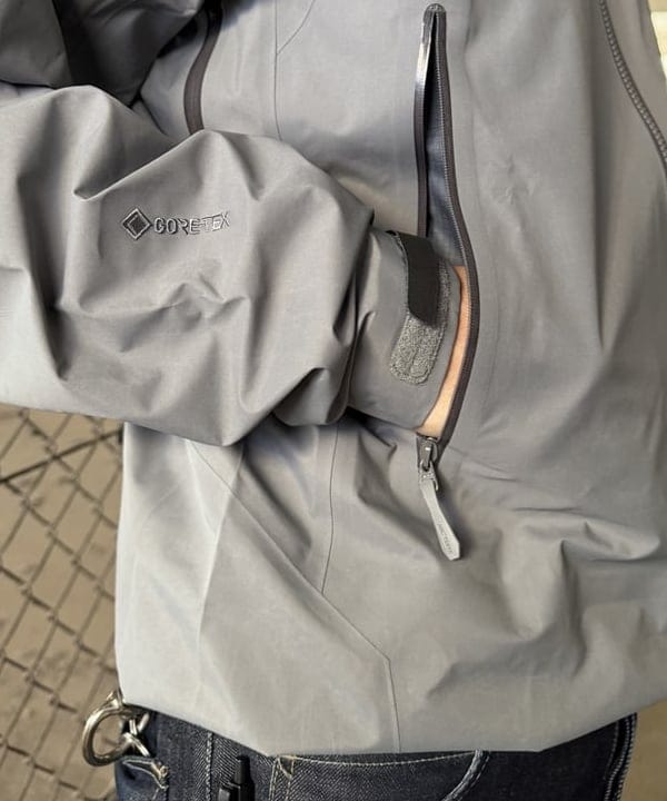 川崎 駿希さんの「BEAMS WOMEN｜ARC&rsquo;TERYX / Beta SL Jacket」を使ったコーディネート