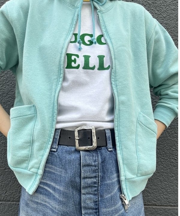 ミナミマリコさんの「BEAMS WOMEN｜【別注】Healthknit &times; maturely / トンプキンス フルジップ パーカー」を使ったコーディネート