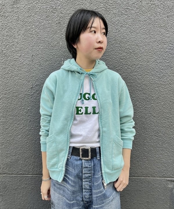 ミナミマリコさんの「BEAMS WOMEN｜【別注】Healthknit &times; maturely / トンプキンス フルジップ パーカー」を使ったコーディネート