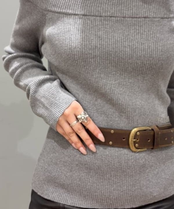 まゆちゃんさんの「BEAMS WOMEN｜リブ オフショルダー ニット」を使ったコーディネート