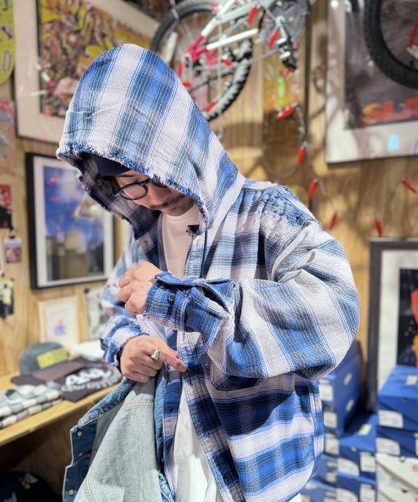 BAKU(東江 漠)さんの「BEAMS WOMEN｜ワイドショート ダメージ デニム ジャケット」を使ったコーディネート