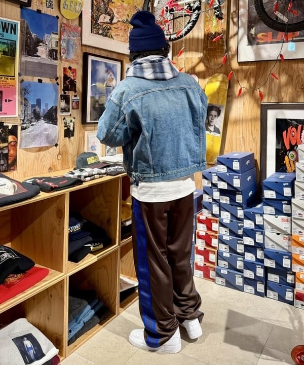 BAKU(東江 漠)さんの「BEAMS WOMEN｜ワイドショート ダメージ デニム ジャケット」を使ったコーディネート