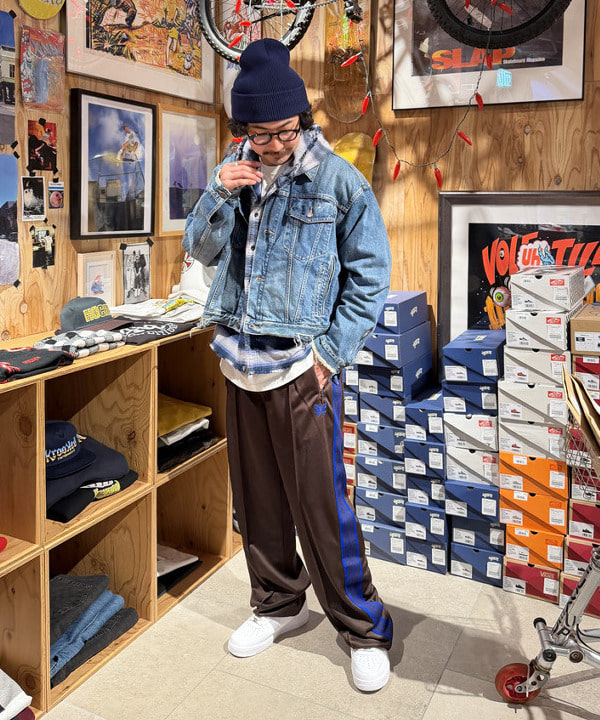 BAKU(東江 漠)さんの「BEAMS WOMEN｜ワイドショート ダメージ デニム ジャケット」を使ったコーディネート