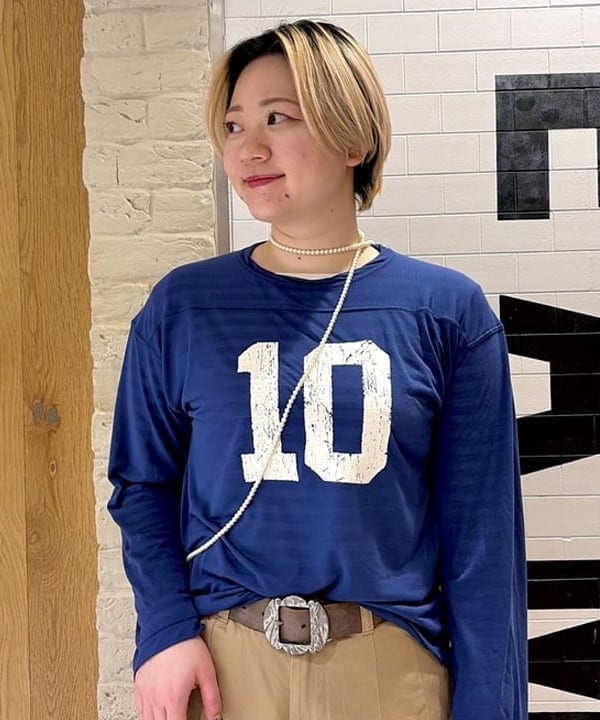 スミレさんの「BEAMS WOMEN｜シアー ナンバリング フットボール」を使ったコーディネート