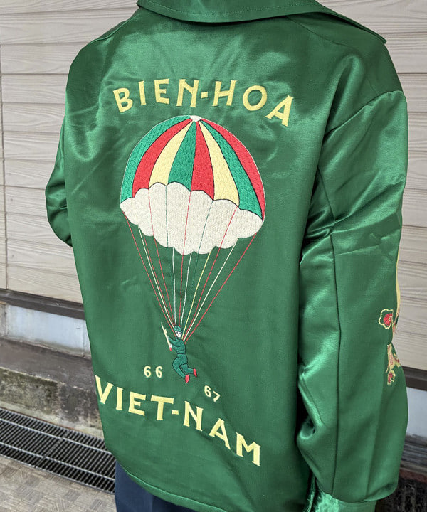 森川 夏衣さんの「BEAMS WOMEN｜【別注】DICKIES / ウォッシュ フレア パンツ」を使ったコーディネート