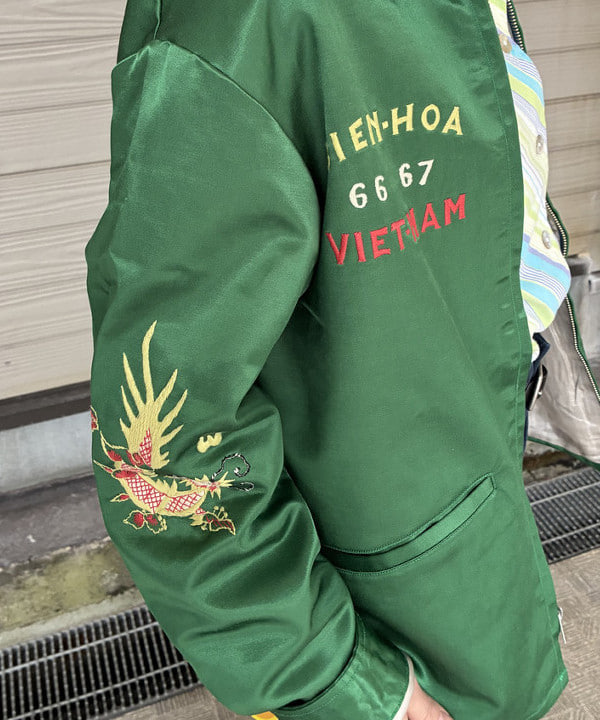 森川 夏衣さんの「BEAMS WOMEN｜【別注】DICKIES / ウォッシュ フレア パンツ」を使ったコーディネート