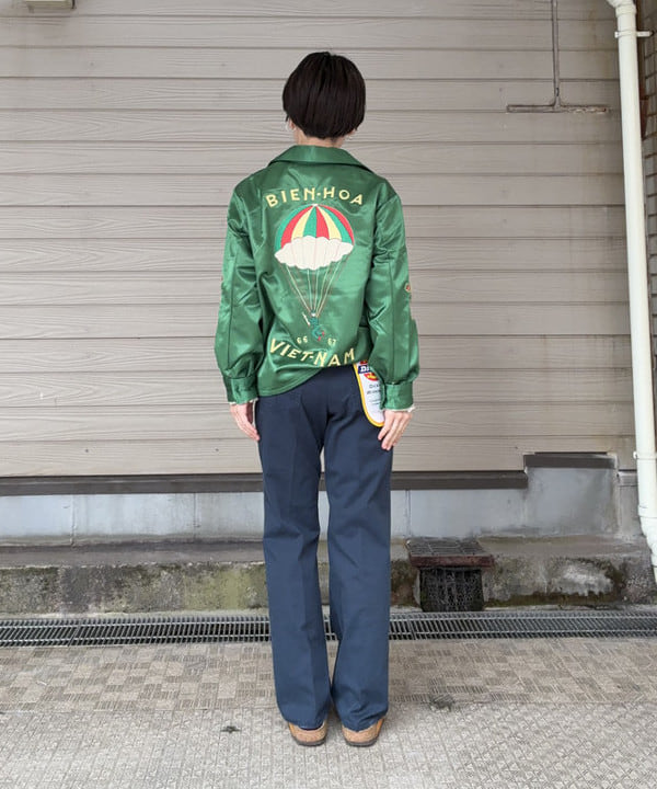 森川 夏衣さんの「BEAMS WOMEN｜【別注】DICKIES / ウォッシュ フレア パンツ」を使ったコーディネート