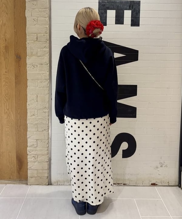 ヒカリさんの「BEAMS WOMEN｜ドット サテン フリル スカート」を使ったコーディネート
