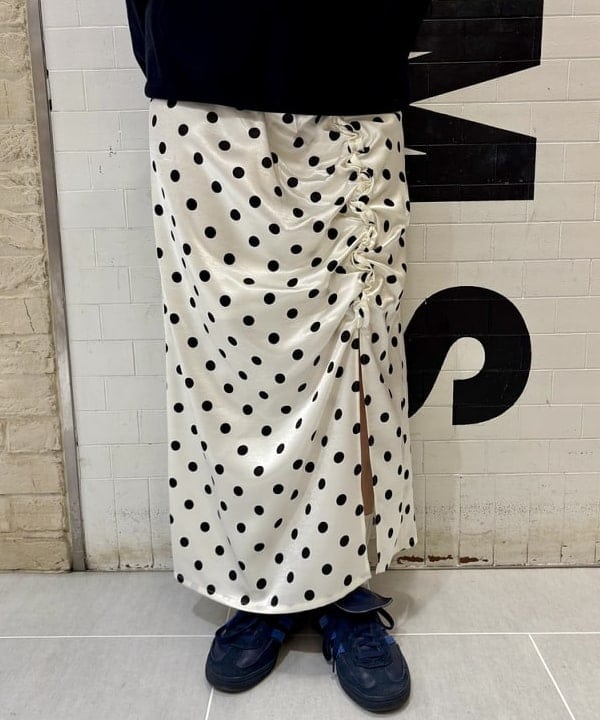 ヒカリさんの「BEAMS WOMEN｜ドット サテン フリル スカート」を使ったコーディネート