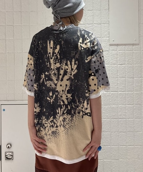 山本 里南さんの「BEAMS WOMEN｜サテン レースキリカエ タイト スカート」を使ったコーディネート