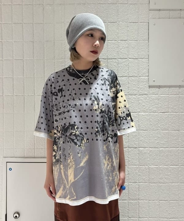 山本 里南さんの「BEAMS WOMEN｜サテン レースキリカエ タイト スカート」を使ったコーディネート