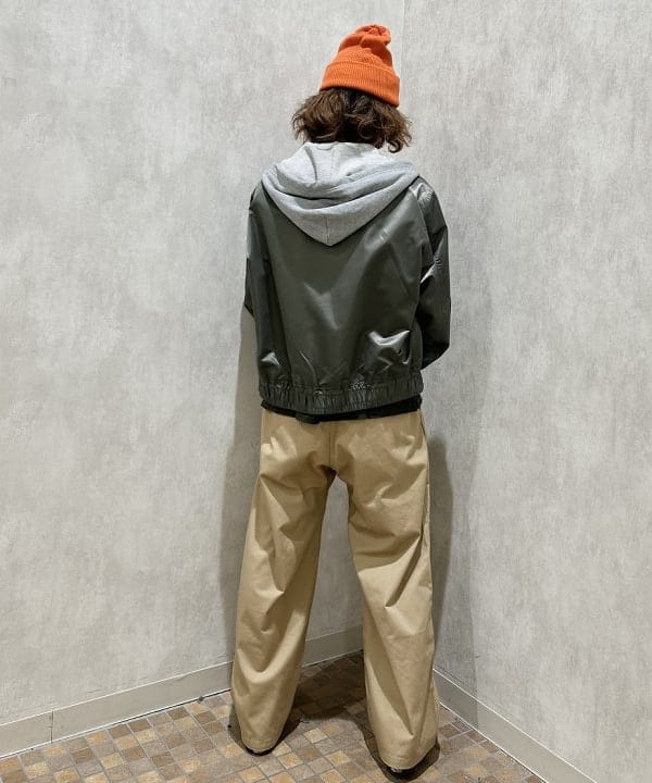 吉田 洸輝さんの「BEAMS WOMEN｜フェイクレイヤード フライトジャケット【ワイドショートフィット】」を使ったコーディネート