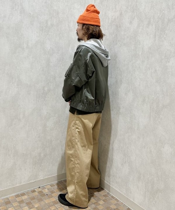 吉田 洸輝さんの「BEAMS WOMEN｜フェイクレイヤード フライトジャケット【ワイドショートフィット】」を使ったコーディネート