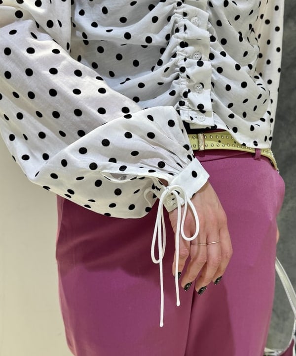 reinaさんの「BEAMS WOMEN｜ドット センター ギャザー ブラウス」を使ったコーディネート