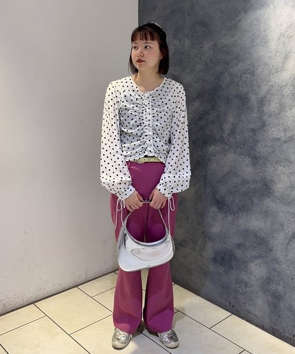 reinaさんの「BEAMS WOMEN｜ドット センター ギャザー ブラウス」を使ったコーディネート