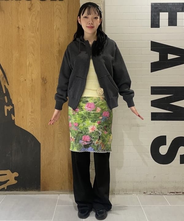 rinnaさんの「BEAMS WOMEN｜レトロ フィット ジップ フーディー」を使ったコーディネート