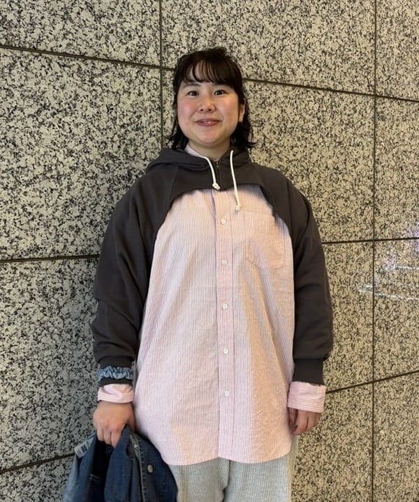 イガラシさんの「BEAMS WOMEN｜ドビー ストライプ ビッグ BDシャツ」を使ったコーディネート