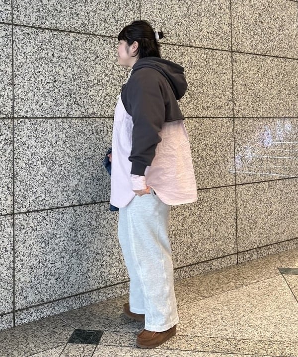 イガラシさんの「BEAMS WOMEN｜ドビー ストライプ ビッグ BDシャツ」を使ったコーディネート