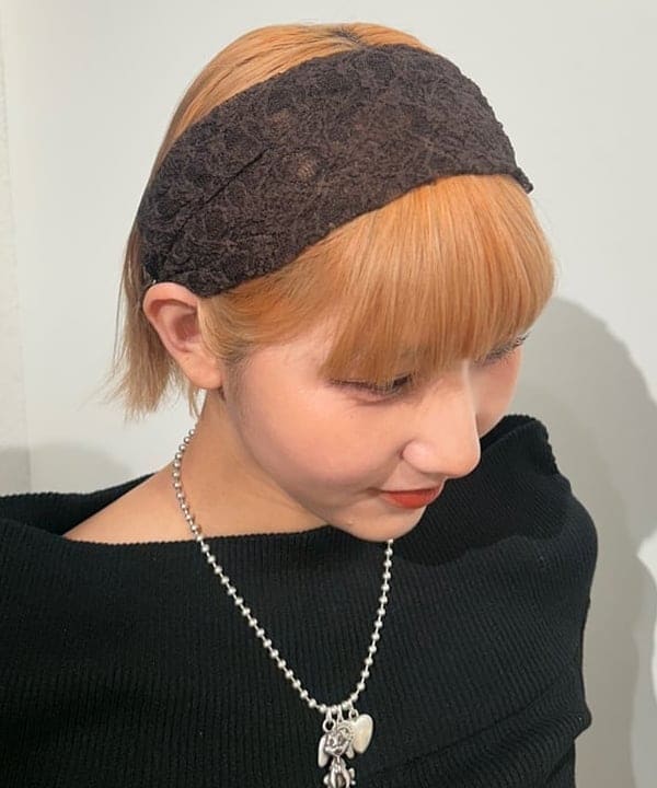 佐藤 亜美さんの「BEAMS WOMEN｜リブ オフショルダー ニット」を使ったコーディネート