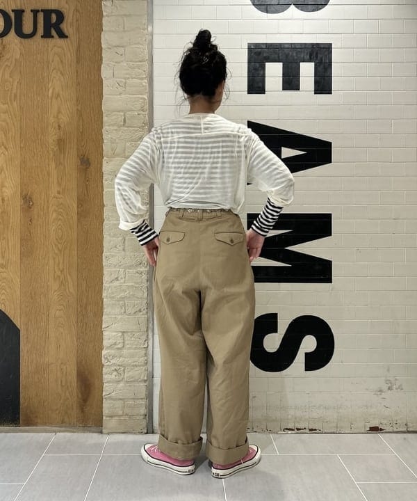 清水 彩乃さんの「BEAMS WOMEN｜ワイド タック チノ パンツ」を使ったコーディネート