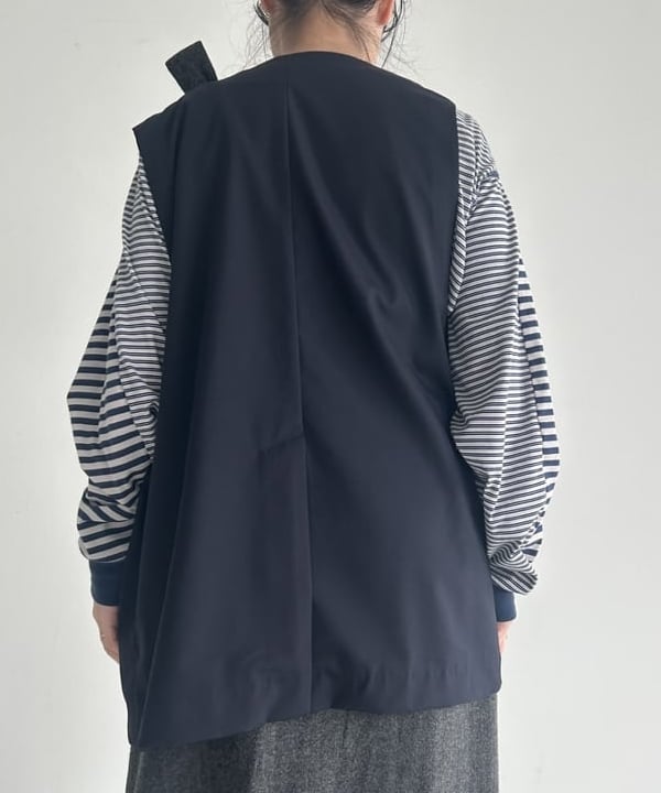 清水 彩乃さんの「BEAMS WOMEN｜maturely / ティーダブワン ボタン ウェーブ ベスト」を使ったコーディネート