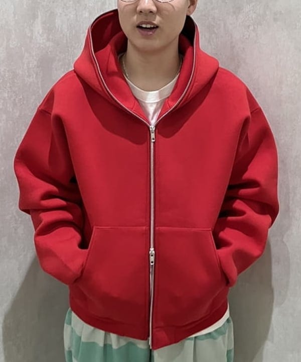 赤羽 花さんの「BEAMS WOMEN｜フルフェイス ジップアップ フーディ 【ワイドショートフィット】」を使ったコーディネート