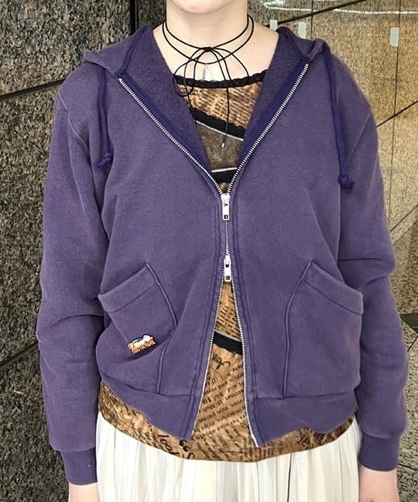 森本 理絵さんの「BEAMS WOMEN｜【別注】Healthknit &times; maturely / トンプキンス フルジップ パーカー」を使ったコーディネート