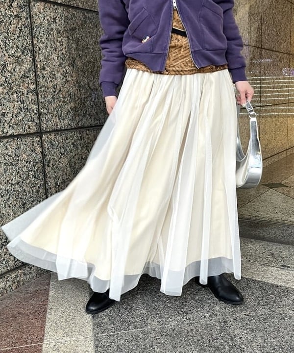 森本 理絵さんの「BEAMS WOMEN｜【別注】Healthknit &times; maturely / トンプキンス フルジップ パーカー」を使ったコーディネート