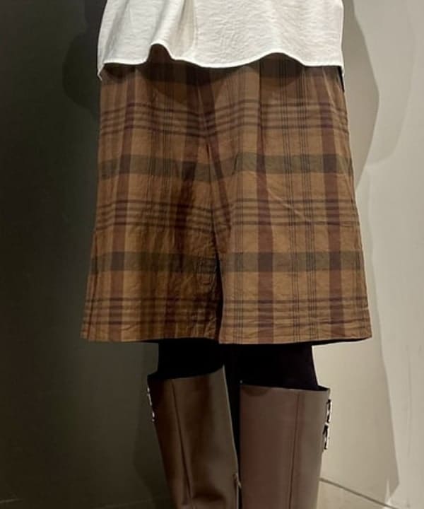 早川 萌子さんの「BEAMS WOMEN｜マドラス チェック ショーツ」を使ったコーディネート