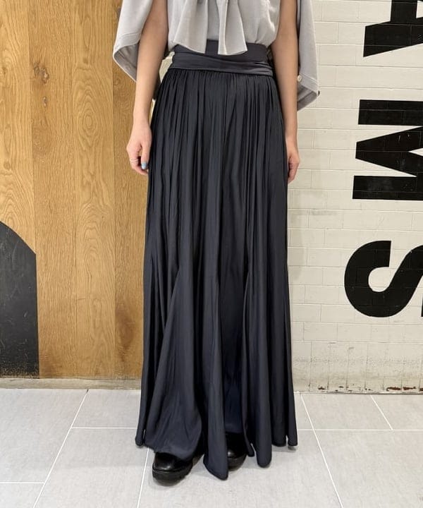 ヒライさんの「BEAMS WOMEN｜AK+1 / 16ゲージ スビンコットン Vネック カーディガン」を使ったコーディネート