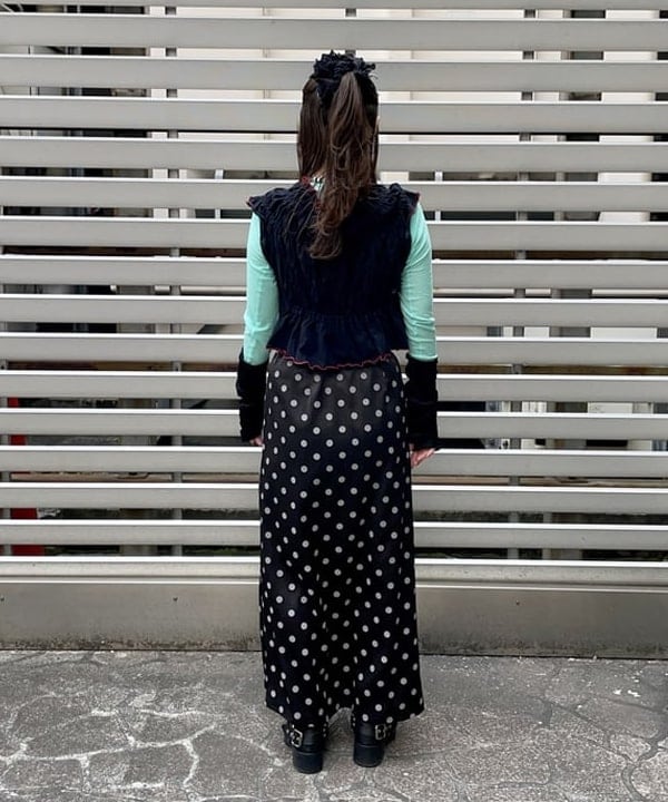 カタヤマ アヤさんの「BEAMS WOMEN｜ドット サテン フリル スカート」を使ったコーディネート