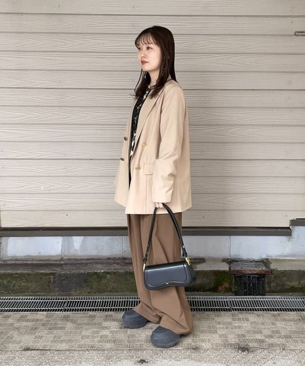 カタヤマ アヤさんの「BEAMS WOMEN｜4ボタン ダブル ブレザー」を使ったコーディネート