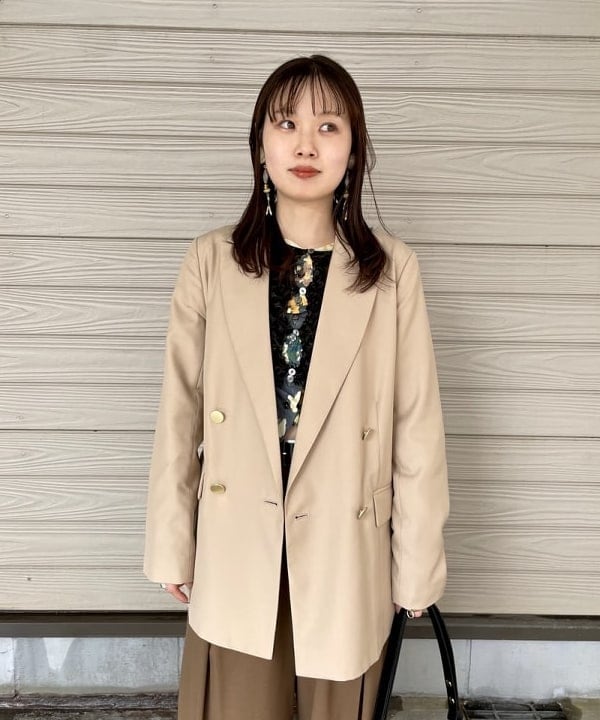 カタヤマ アヤさんの「BEAMS WOMEN｜4ボタン ダブル ブレザー」を使ったコーディネート