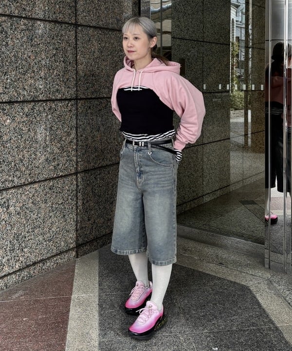 YABUさんの「BEAMS WOMEN｜デニム ハーフ パンツ」を使ったコーディネート