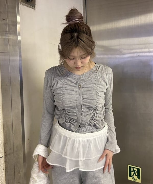 桃羽さんの「BEAMS WOMEN｜リブ シャーリング カーディガン」を使ったコーディネート