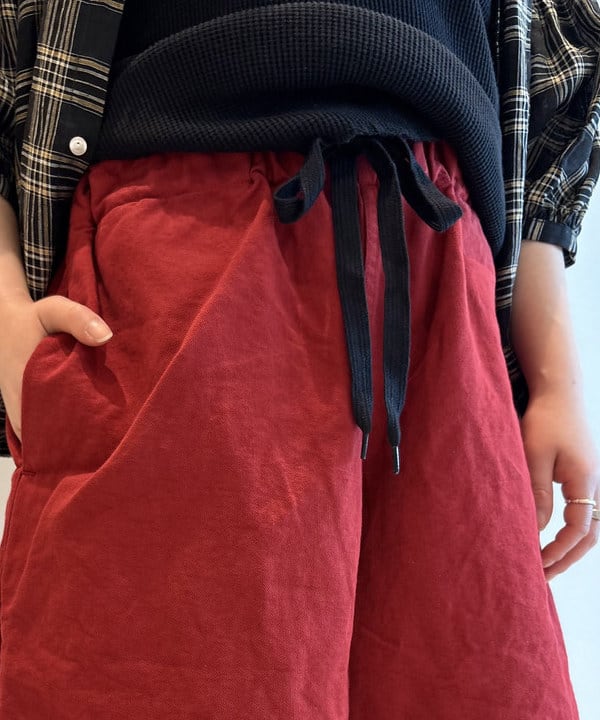 ナガオカ サキさんの「BEAMS WOMEN｜リネン チェック スモック シャツ」を使ったコーディネート