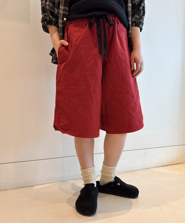 ナガオカ サキさんの「BEAMS WOMEN｜リネン チェック スモック シャツ」を使ったコーディネート