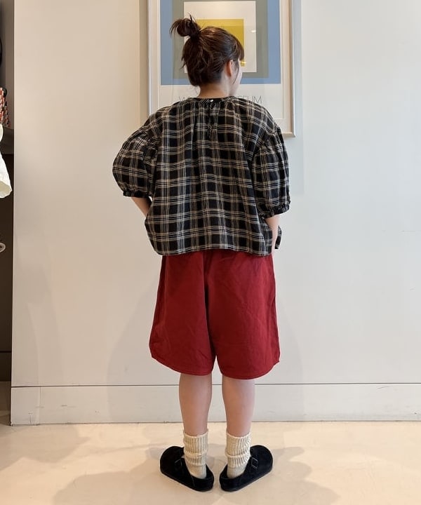 ナガオカ サキさんの「BEAMS WOMEN｜リネン チェック スモック シャツ」を使ったコーディネート