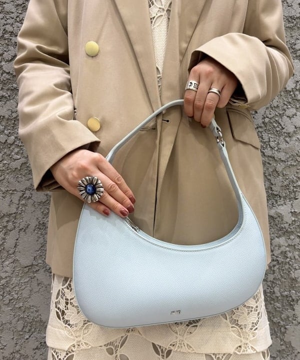 マツモト アカネさんの「BEAMS WOMEN｜4ボタン ダブル ブレザー」を使ったコーディネート