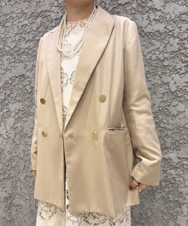 マツモト アカネさんの「BEAMS WOMEN｜4ボタン ダブル ブレザー」を使ったコーディネート