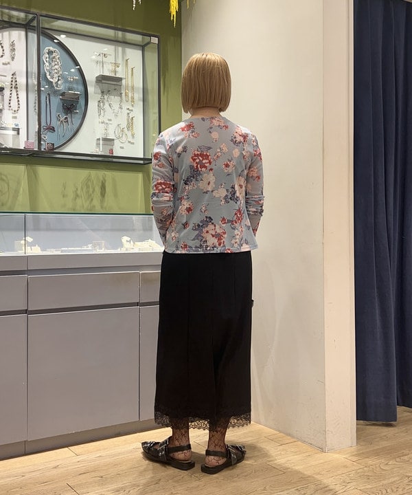 ナカノ アイさんの「BEAMS WOMEN｜シアー フラワープリント カーディガン」を使ったコーディネート