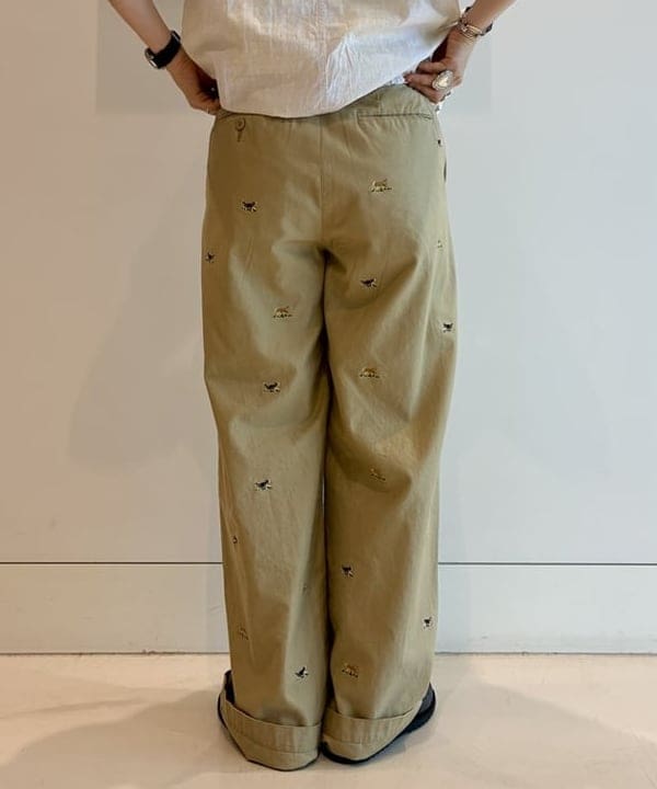 木村 梨香さんの「BEAMS WOMEN｜ボーイ ドッグ エンブロイダリー チノ」を使ったコーディネート