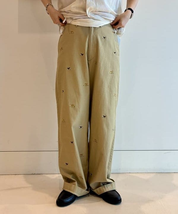 木村 梨香さんの「BEAMS WOMEN｜ボーイ ドッグ エンブロイダリー チノ」を使ったコーディネート