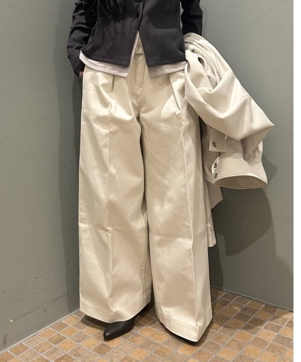 大槻 まひろさんの「BEAMS WOMEN｜YOUNG&OLSEN / ショルダー トートバッグ M」を使ったコーディネート