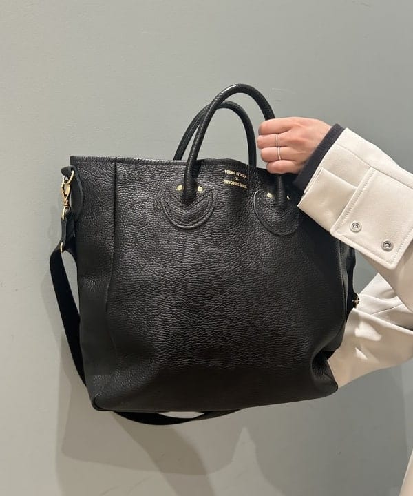 大槻 まひろさんの「BEAMS WOMEN｜YOUNG&OLSEN / ショルダー トートバッグ M」を使ったコーディネート